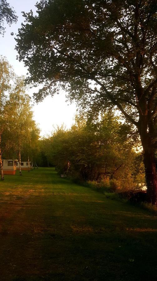 Camping De La Reuille Flere-la-Riviere Ngoại thất bức ảnh
