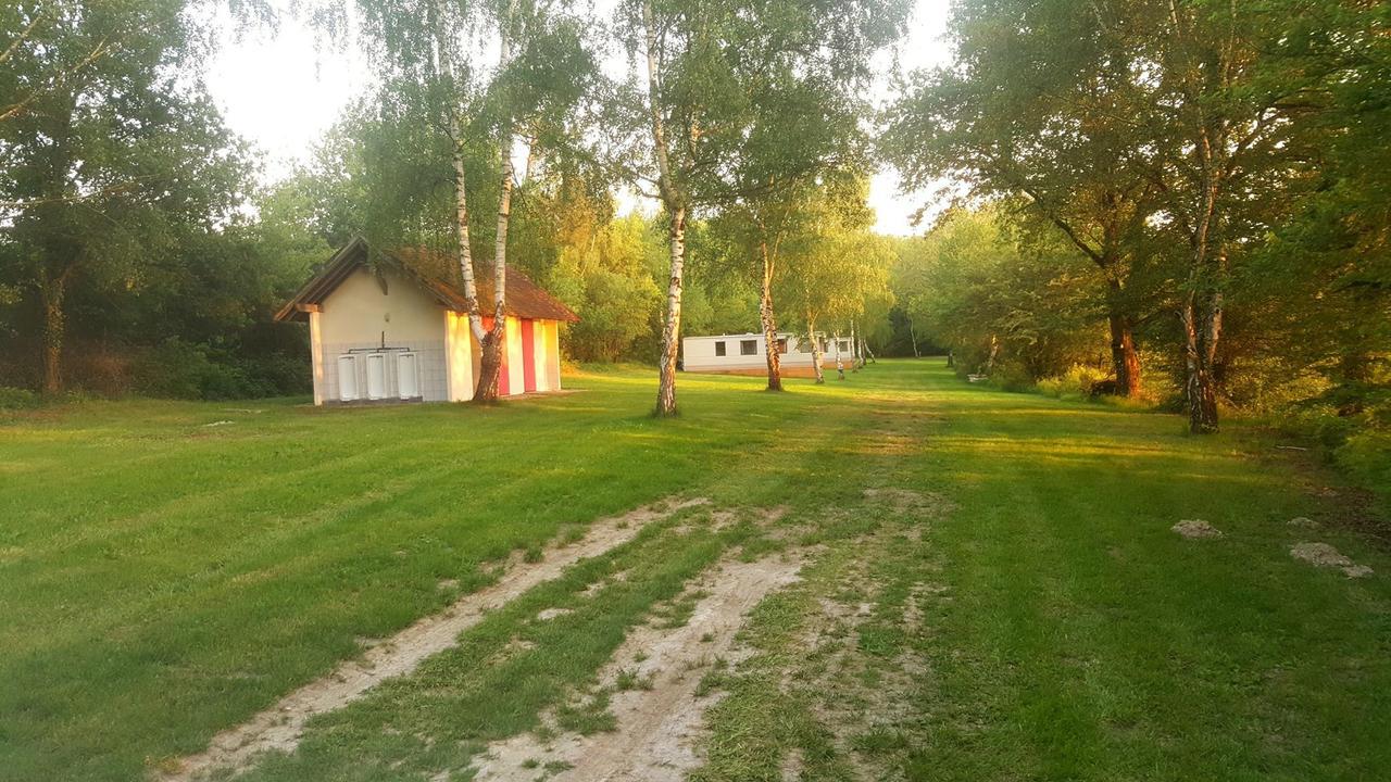 Camping De La Reuille Flere-la-Riviere Ngoại thất bức ảnh